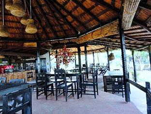 Hotel Sapana Village Lodge Chitwan Εξωτερικό φωτογραφία