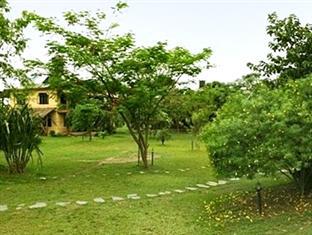 Hotel Sapana Village Lodge Chitwan Εξωτερικό φωτογραφία